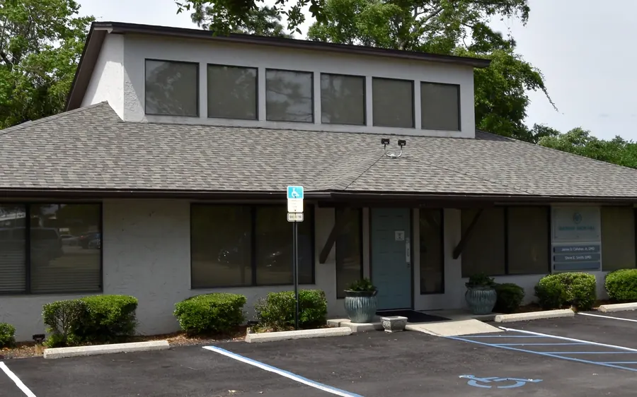 The front of Bayou Dental on Bayou Blvd.