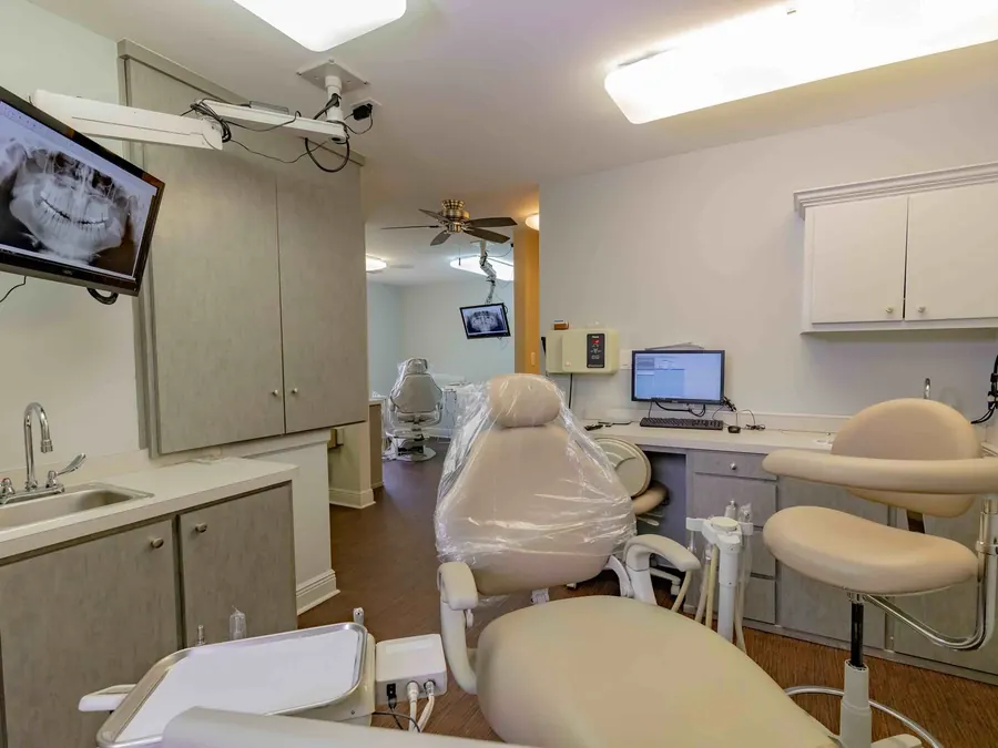 A treatment room at Bayou Dental with x-rays on the screen.